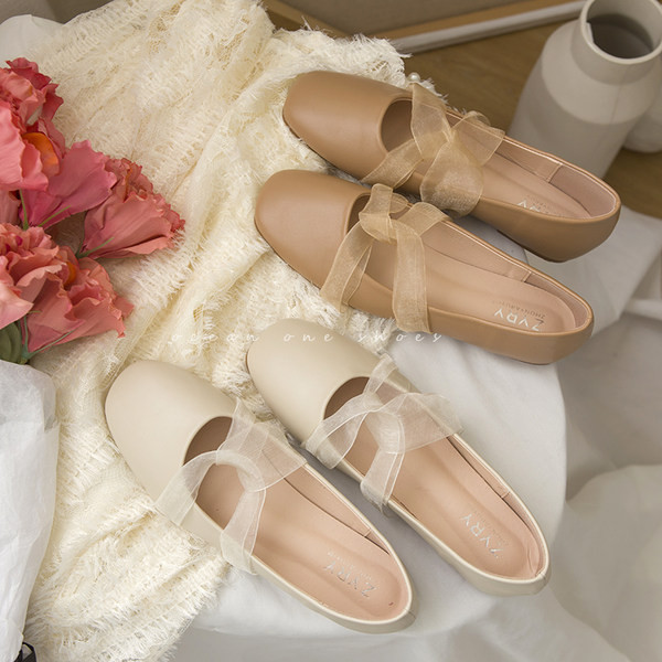 Ikdienas apavi ar noapaļotu rakstu ar tilla lencēm