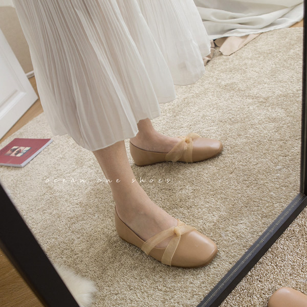 Ikdienas apavi ar noapaļotu rakstu ar tilla lencēm