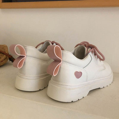 Sieviešu ādas apavi ar šņorēm divās krāsās