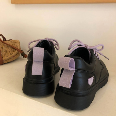 Sieviešu ādas apavi ar šņorēm divās krāsās