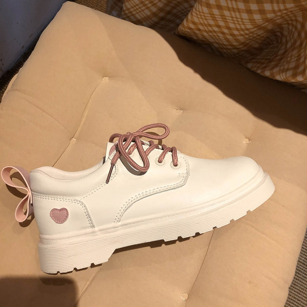 Sieviešu ādas apavi ar šņorēm divās krāsās