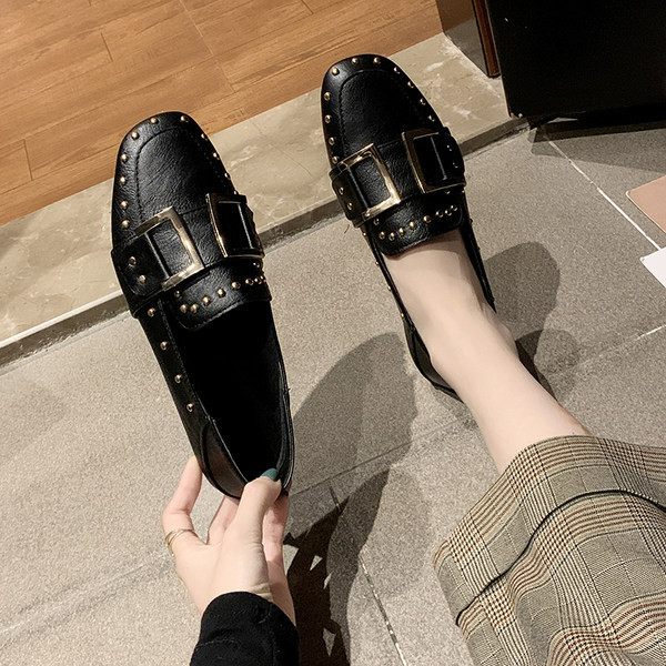 Sieviešu ikdienas apavi ar mākslīgās ādas cilpām