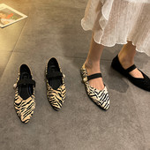 Dámske špicaté topánky so zvieracou potlačou a perlou