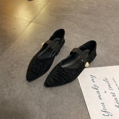 Dámske špicaté topánky so zvieracou potlačou a perlou