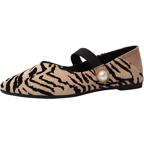 Dámske špicaté topánky so zvieracou potlačou a perlou