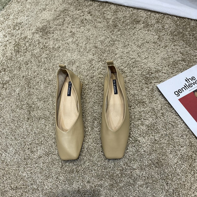 Mūsdienīgi sieviešu apavi no mākslīgās ādas ar plakanu zoli vairākās krāsās