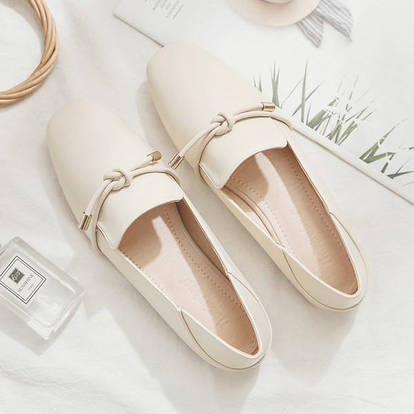 Ležerne ženske proljetne cipele s ravnim potplatom i vezicama