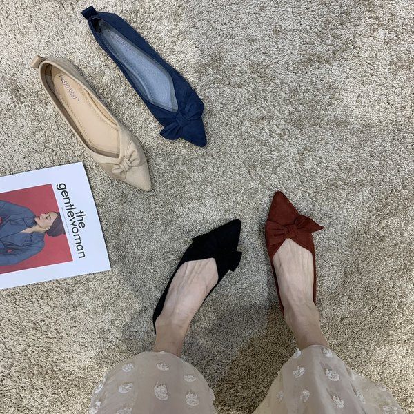 Jauns sieviešu smailo apavu modelis ar lentīti vairākās krāsās