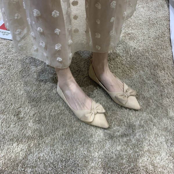 Jauns sieviešu smailo apavu modelis ar lentīti vairākās krāsās