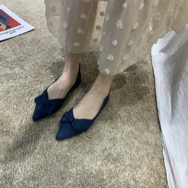 Jauns sieviešu smailo apavu modelis ar lentīti vairākās krāsās