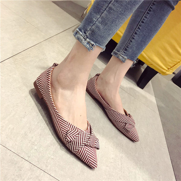 Női hegyes alkalmi cipő tavaszra