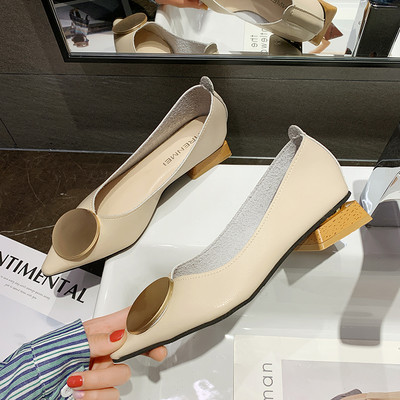 Γυναικεία casual παπούτσια με τρισδιάστατο μοτόιβο - μυτερό μοντέλο