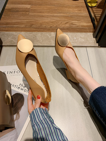 Sieviešu ikdienas apavi ar 3D elementu smailu modeli