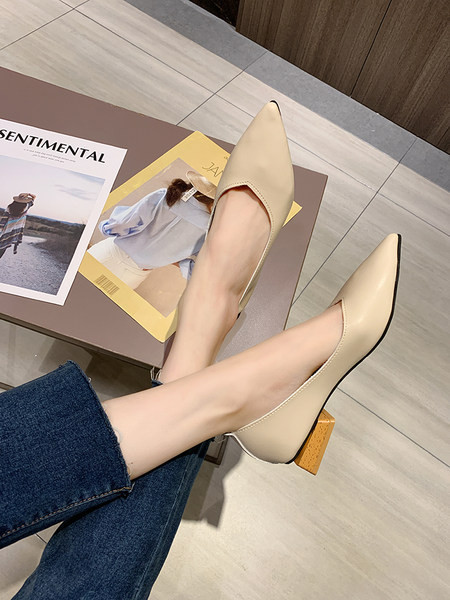 Sieviešu ikdienas apavi ar 3D elementu smailu modeli