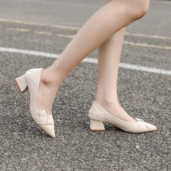 Mūsdienīgi sieviešu apavi no eko zamšādas ar 4,5 cm papēdi