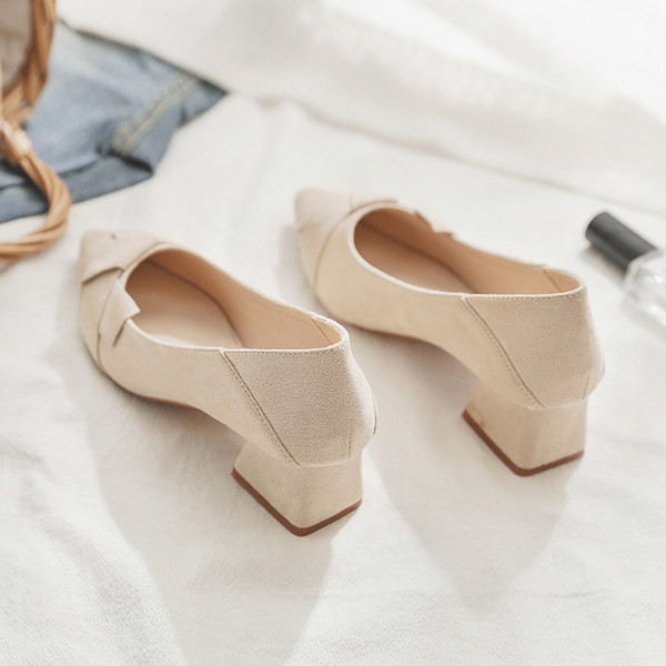 Mūsdienīgi sieviešu apavi no eko zamšādas ar 4,5 cm papēdi