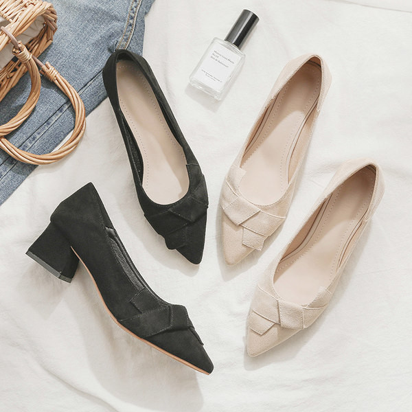 Mūsdienīgi sieviešu apavi no eko zamšādas ar 4,5 cm papēdi