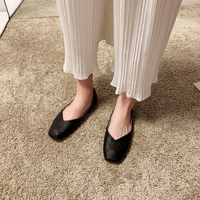 Sieviešu apavu vienkāršs modelis ar kvadrātveida formu