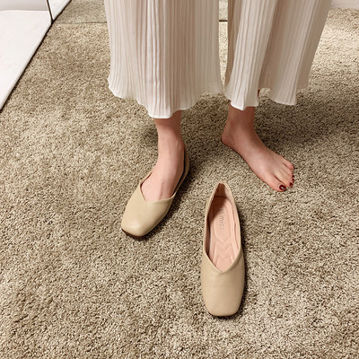 Sieviešu apavu vienkāršs modelis ar kvadrātveida formu