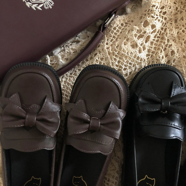 Ikdienas sieviešu ādas apavi ar lenti-divās krāsās