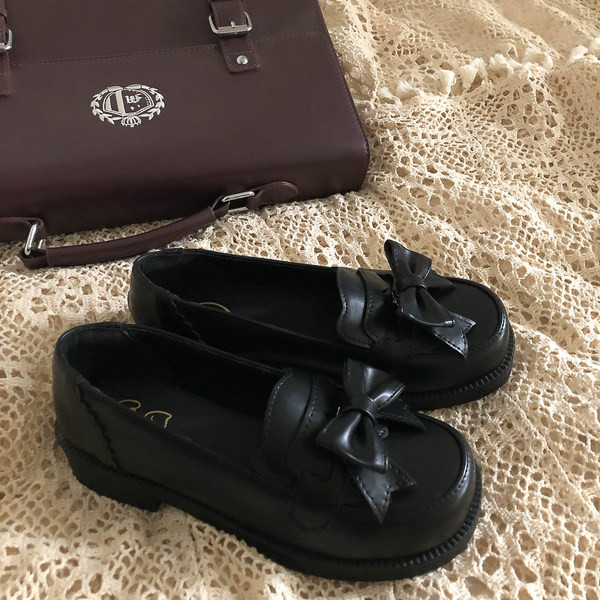 Ikdienas sieviešu ādas apavi ar lenti-divās krāsās