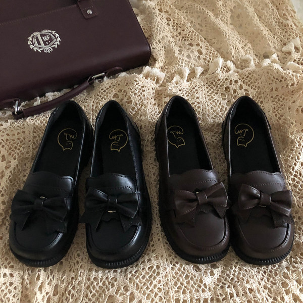 Ikdienas sieviešu ādas apavi ar lenti-divās krāsās