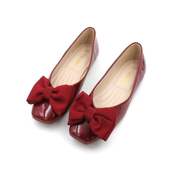 Sieviešu ikdienas apavi ar lenti bēšā un sarkanā krāsā