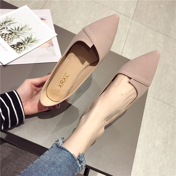 Női modern cipő hegyes modell három színben