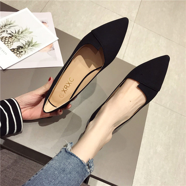 Női modern cipő hegyes modell három színben