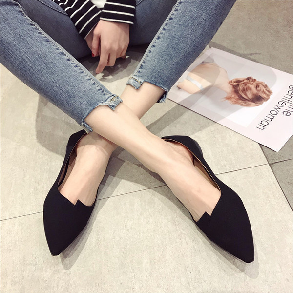 Női modern cipő hegyes modell három színben