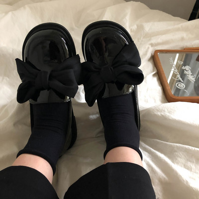 Sieviešu lakādas atsperu kurpes ar lentīti