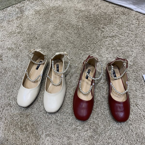 Jauns sieviešu ādas apavu modelis ar pērlēm