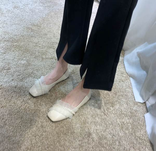 Ikdienas sieviešu apavi ar tillu un plakanu zoli