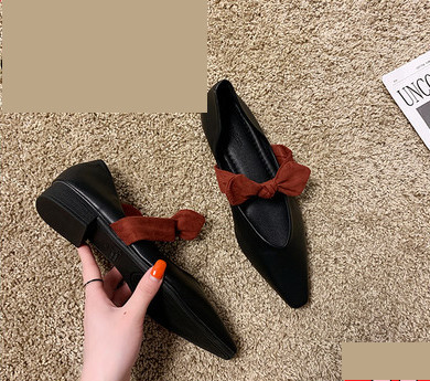 Naiste vabaajajalatsid metallist elementidega