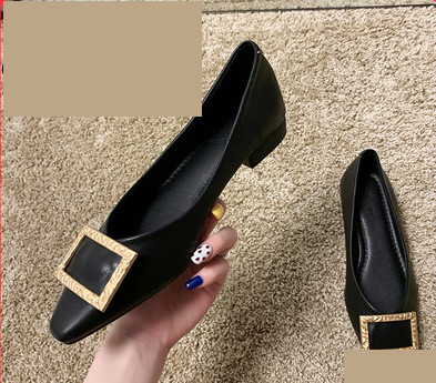 Naiste vabaajajalatsid metallist elementidega