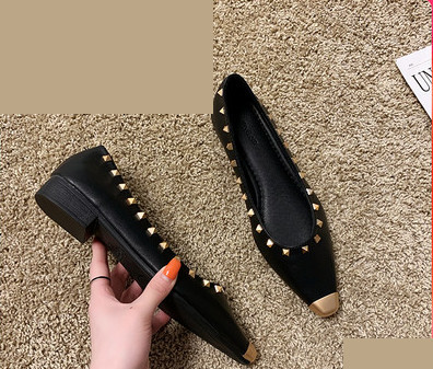 Naiste vabaajajalatsid metallist elementidega