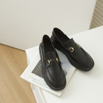 Ikdienas apavi, tīras eko ādas modelis ar metāla apdari