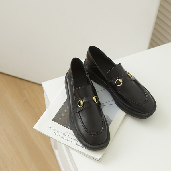 Ikdienas apavi, tīras eko ādas modelis ar metāla apdari