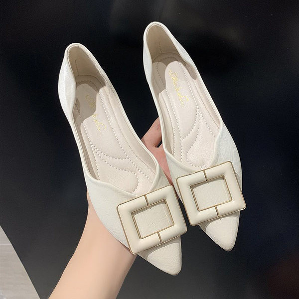 Modernas sieviešu smailas kurpes no eko ādas ar sprādzi