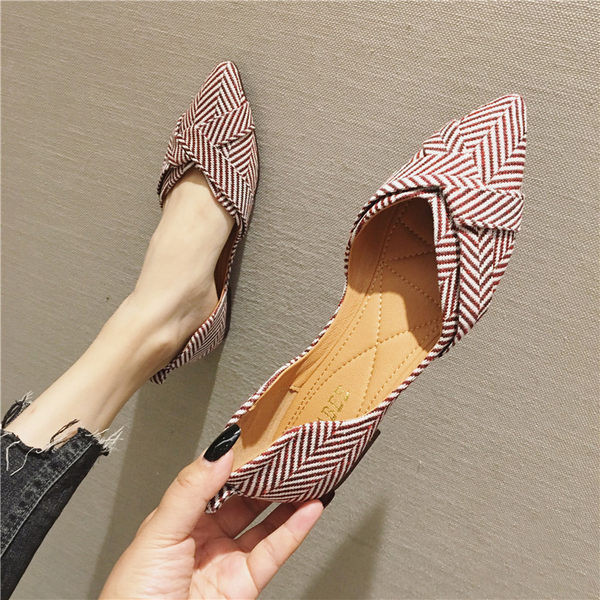 Sieviešu apavu smails modelis divās krāsās