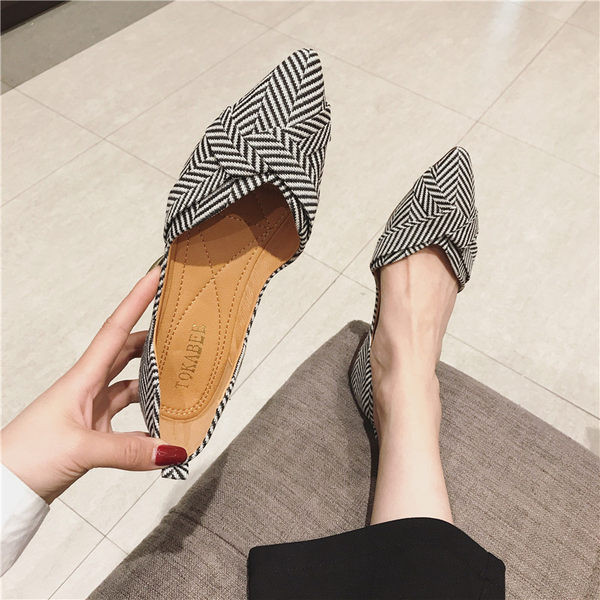 Sieviešu apavu smails modelis divās krāsās