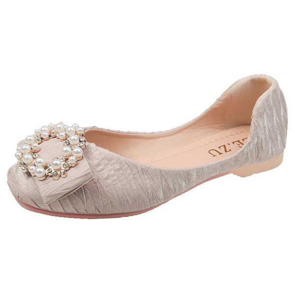 Mūsdienīgi sieviešu apavi ar sprādzi un plakanu zoli