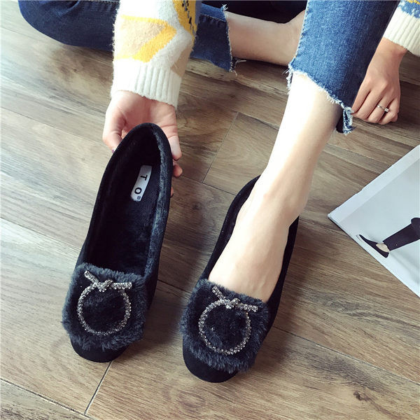 Sieviešu modernas dūnu kurpes ar spīdīgiem elementiem divās krāsās