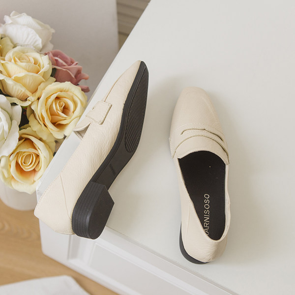 Ikdienas ādas mokasīnu smails modelis