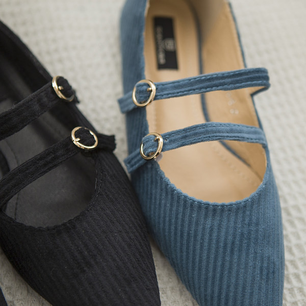 Pantofi lejer din material textil ascuțit, cu curele subțiri și catarame