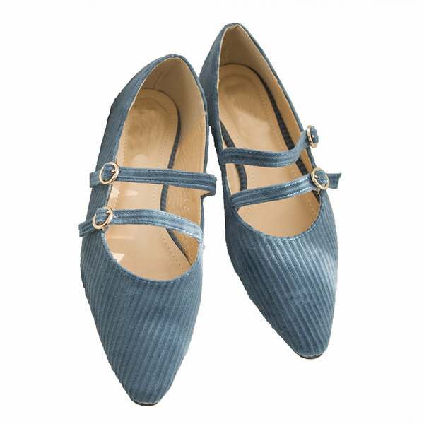 Pantofi lejer din material textil ascuțit, cu curele subțiri și catarame