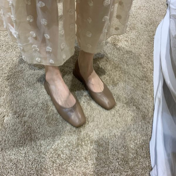 Jauns sieviešu ādas apavu modelis ar plakanu zoli - vairākas krāsas