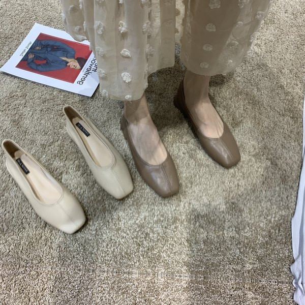 Jauns sieviešu ādas apavu modelis ar plakanu zoli - vairākas krāsas