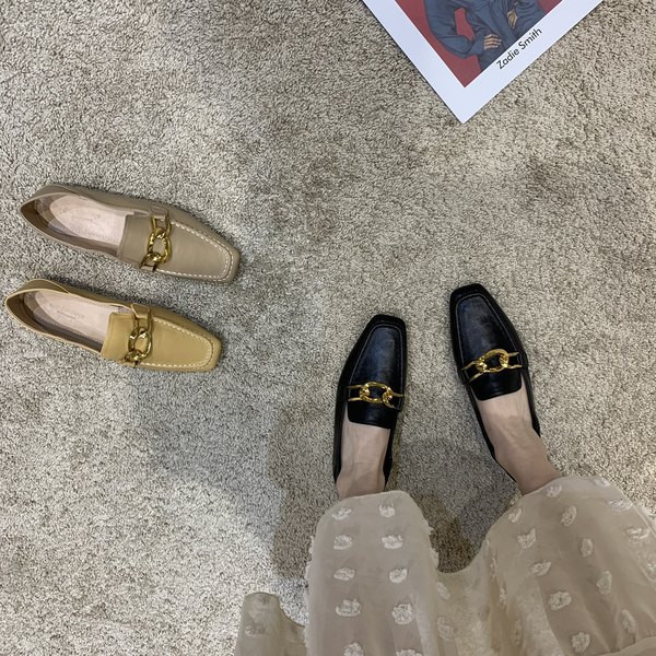 Jauns sieviešu apavu modelis ar metāla elementu - vairākas krāsas