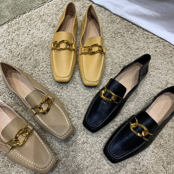 Jauns sieviešu apavu modelis ar metāla elementu - vairākas krāsas